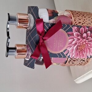 BNWT Hands and nail care collection